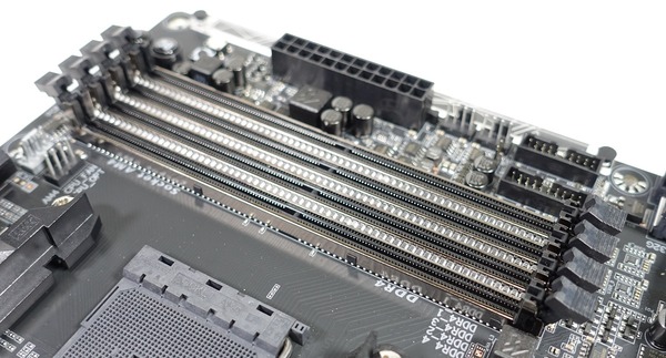 GIGABYTE Aorus GA-AX370-Gaming K7 review_07435