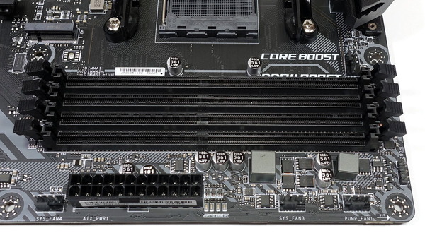 MSI B450 TOMAHAWK MAX_02989_DxO