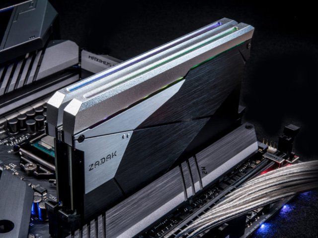 ZADAK SHIELD DC RGB DDR4