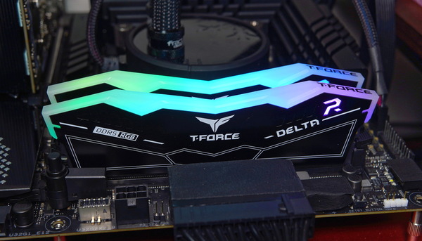Team T-FORCE DELTA RGB DDR5