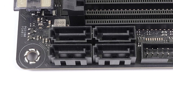 ASUS ROG STRIX B550-I GAMING_02233_DxO