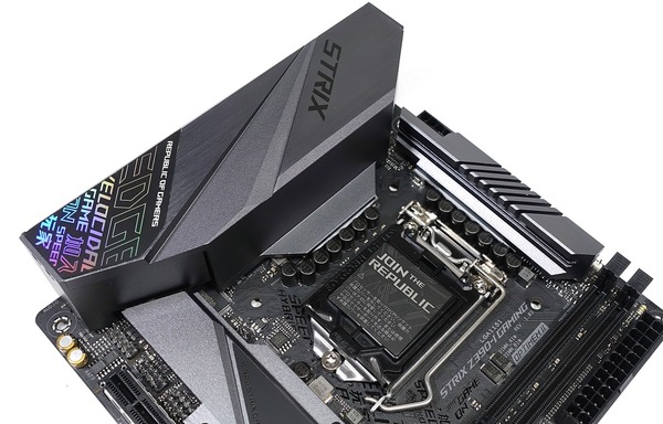 ASUS ROG STRIX Z390-I GAMING review_04902_DxO