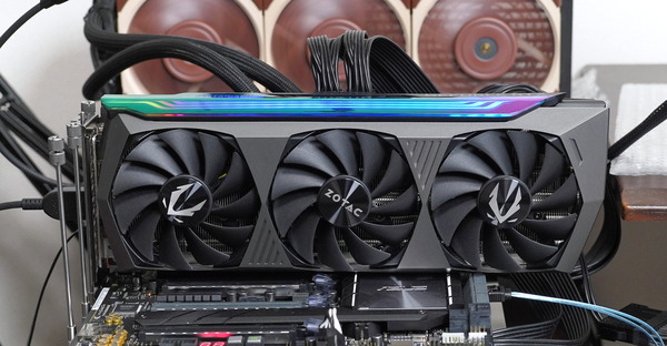 ZOTAC GAMING GeForce RTX 3070 Ti AMP Holo review_04654_DxO