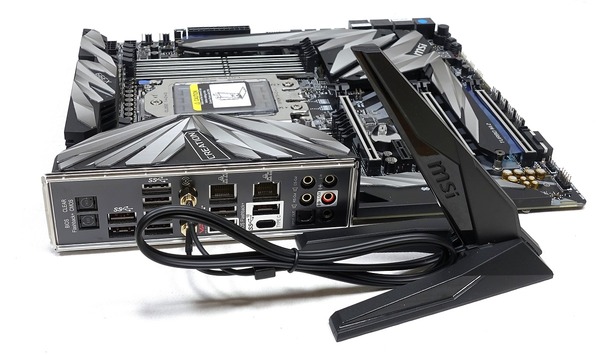 MSI MEG X399 CREATION review_01554_DxO