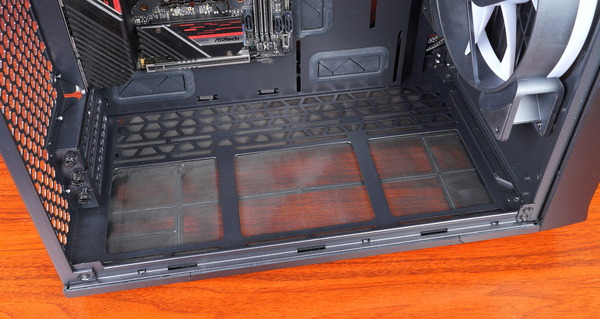 Fractal Design Torrent Nano review_04366_DxO