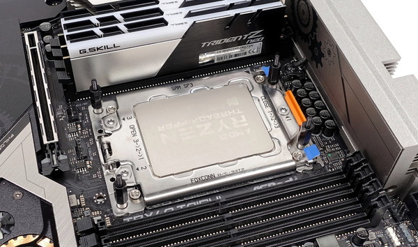 Thermaltake Floe Riing RGB 360 TR4 Edition review_05287_DxO