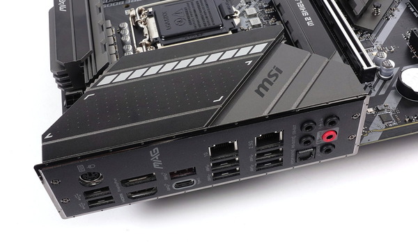 MSI MAG Z490 TOMAHAWK_00388_DxO