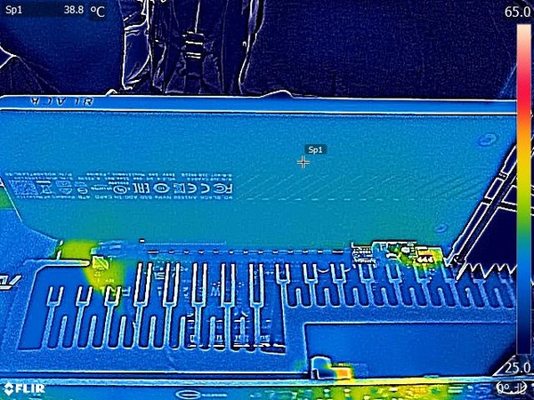 WD_BLACK AN1500 NVMe SSD Add-in-Card 4TB_FLIR_idle (2)