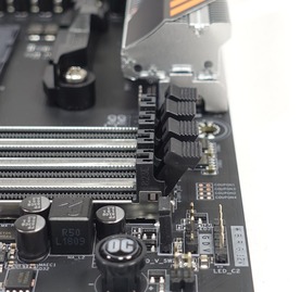GIGABYTE X470 AORUS GAMING 7 WIFI review_05408
